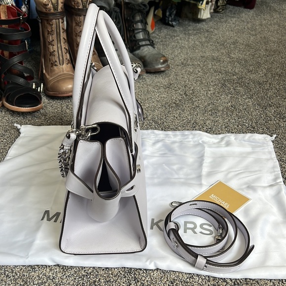 MICHAEL MICHAEL KORS
Carmen Medium Faux Leather Belted Satchel - Picture 6 of 7